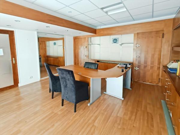 Ensemble Immobilier Local commercial + appartement en duplex, avec courette