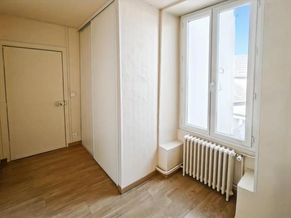 Ensemble Immobilier Local commercial + appartement en duplex, avec courette