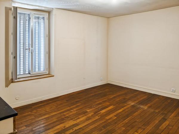 Ensemble Immobilier Local commercial + appartement en duplex, avec courette
