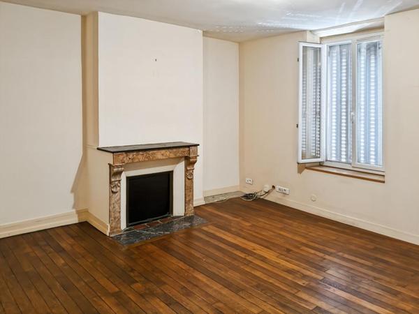 Ensemble Immobilier Local commercial + appartement en duplex, avec courette