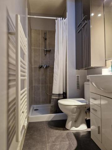 Ensemble Immobilier Local commercial + appartement en duplex, avec courette
