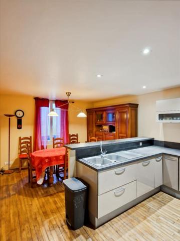 Ensemble Immobilier Local commercial + appartement en duplex, avec courette
