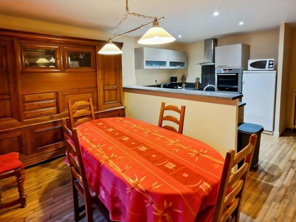 Ensemble Immobilier Local commercial + appartement en duplex, avec courette