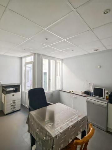 Ensemble Immobilier Local commercial + appartement en duplex, avec courette