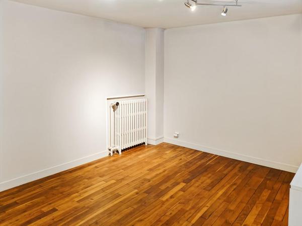 Ensemble Immobilier Local commercial + appartement en duplex, avec courette