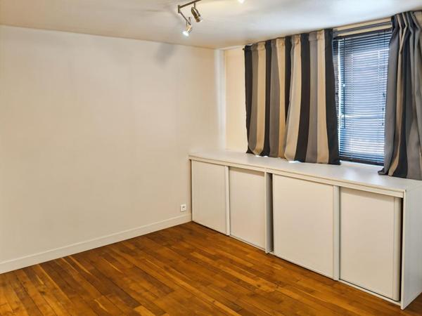 Ensemble Immobilier Local commercial + appartement en duplex, avec courette
