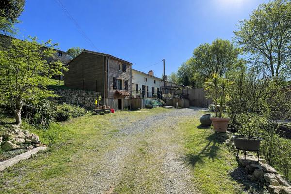 Lake views, private park setting and river access – Peaceful countryside home with 3 bedrooms near Melle