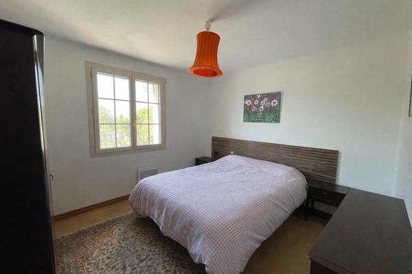 Lake views, private park setting and river access – Peaceful countryside home with 3 bedrooms near Melle
