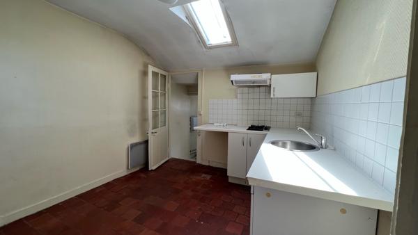 Avallon (89200) AVALLON CENTRE - Charmant 2 pièces d'environ 38m² au dernier étage