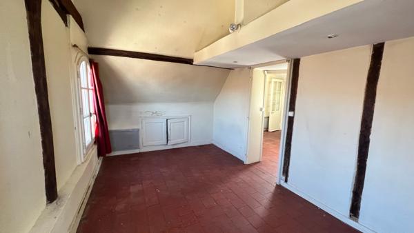 Avallon (89200) AVALLON CENTRE - Charmant 2 pièces d'environ 38m² au dernier étage