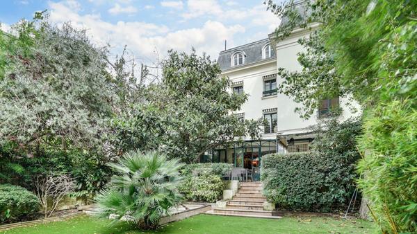 Hôtel Particulier avec jardin à deux pas de Passy