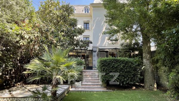 Hôtel Particulier avec jardin à deux pas de Passy