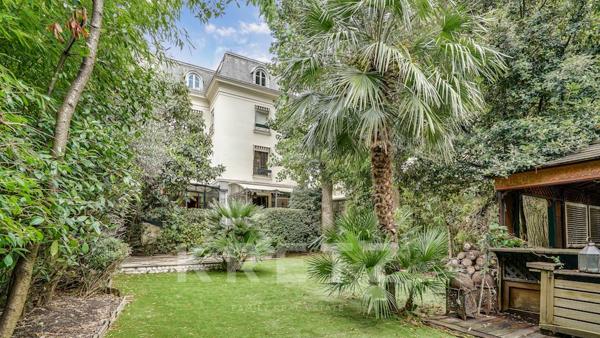 Hôtel Particulier avec jardin à deux pas de Passy
