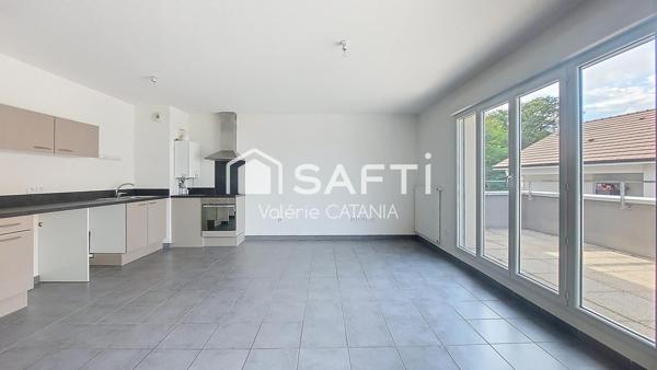 St Jean de Moirans, Appartement T4 dernier étage avec grand balcon.