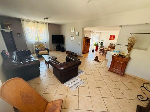 MAISON 3 FACES 6 PIECES AVEC GARAGE ET PISCINE