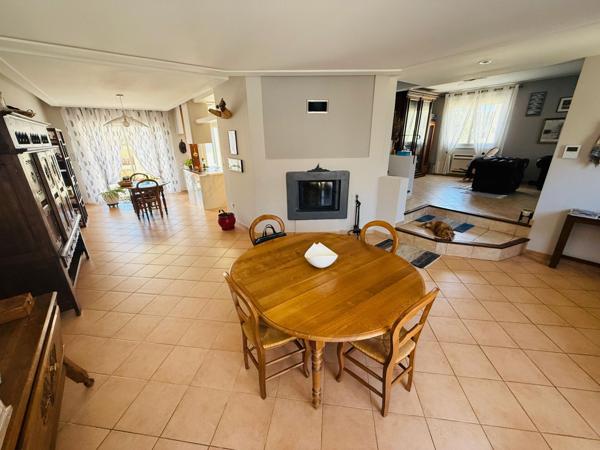 MAISON 3 FACES 6 PIECES AVEC GARAGE ET PISCINE