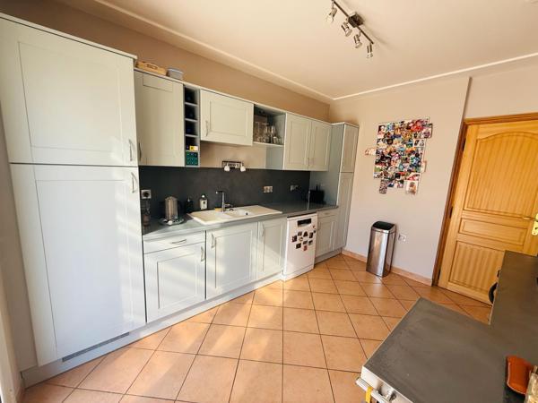 MAISON 3 FACES 6 PIECES AVEC GARAGE ET PISCINE