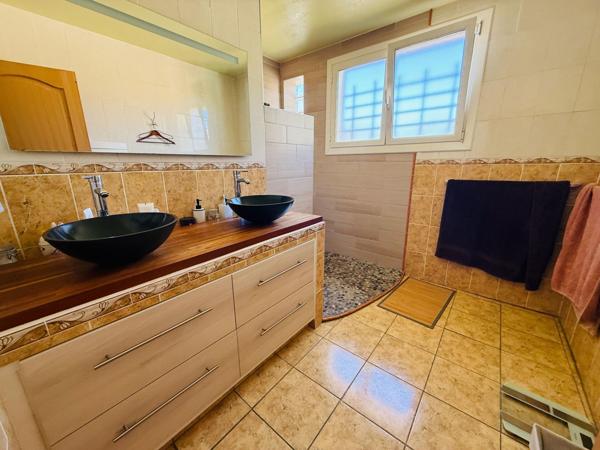 MAISON 3 FACES 6 PIECES AVEC GARAGE ET PISCINE