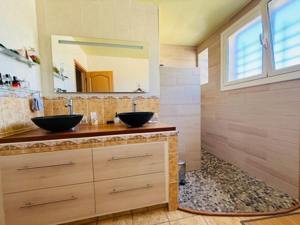 MAISON 3 FACES 6 PIECES AVEC GARAGE ET PISCINE