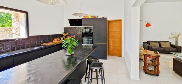 Uzès (30700) Superbe maison à vendre aux portes d'Uzès