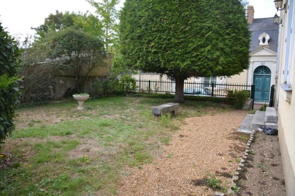 Vente sur la commune de Sablé sur Sarthe une maison avec jardin et garage séparé