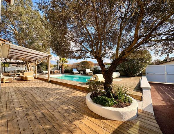 Maison Gujan Mestras 6 pièces avec piscine et magnifique terrasse.