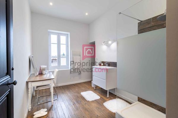 JONQUIÈRES - PROPRIÉTÉ D'EXCEPTION AVEC 3 HABITATIONS INDÉPENDANTES