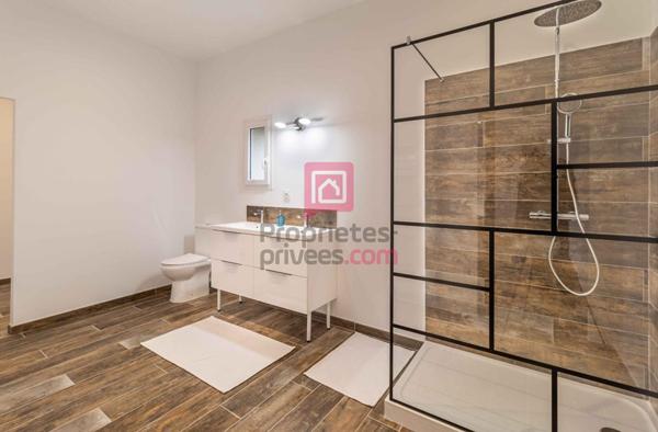 JONQUIÈRES - PROPRIÉTÉ D'EXCEPTION AVEC 3 HABITATIONS INDÉPENDANTES