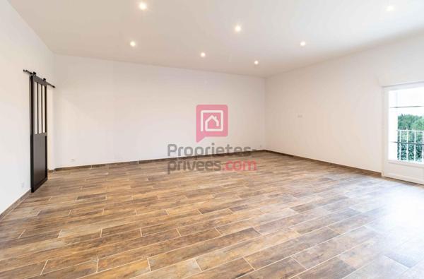 JONQUIÈRES - PROPRIÉTÉ D'EXCEPTION AVEC 3 HABITATIONS INDÉPENDANTES