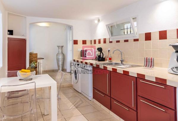 JONQUIÈRES - PROPRIÉTÉ D'EXCEPTION AVEC 3 HABITATIONS INDÉPENDANTES