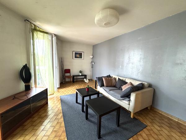 A LOUER - AIX EN PROVENCE - T3 MEUBLE AVEC DOUBLE TERRASSE - LOGGIA
