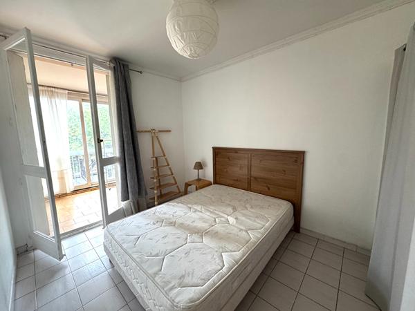 A LOUER - AIX EN PROVENCE - T3 MEUBLE AVEC DOUBLE TERRASSE - LOGGIA