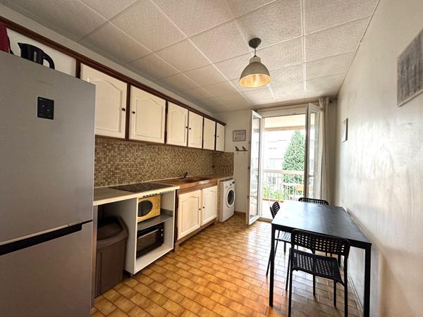 A LOUER - AIX EN PROVENCE - T3 MEUBLE AVEC DOUBLE TERRASSE - LOGGIA