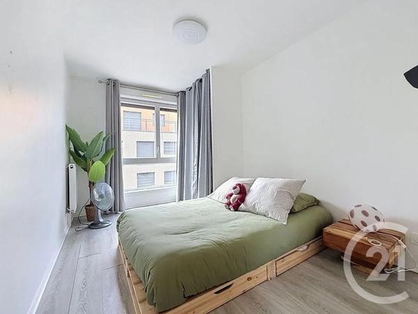 Appartement à vendre  2 pièces - 42 m 2   MONTFERMEIL  - 93