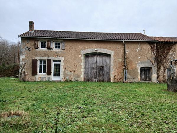 Maison en pierre à finir de rénover avec grange