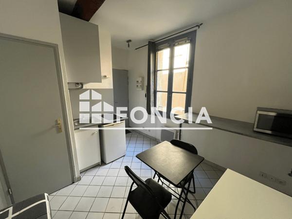Location Studio 13.5 m² - 4 RUE DE LA BOUCARIE Nimes 30000