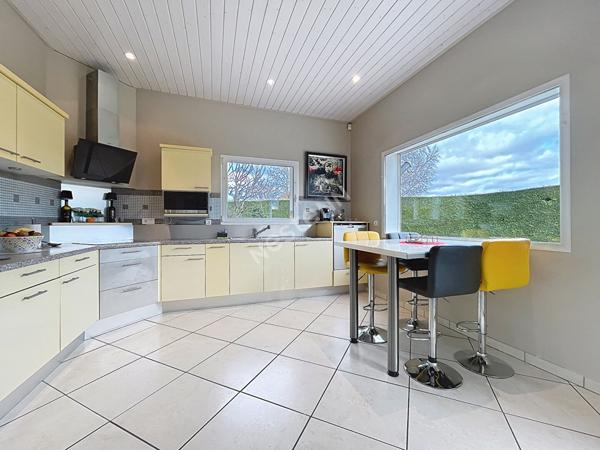 EPAGNY METZ-TESSY _ Charmante maison individuelle de 250,67 m² avec beau jardin et piscine, à vendre