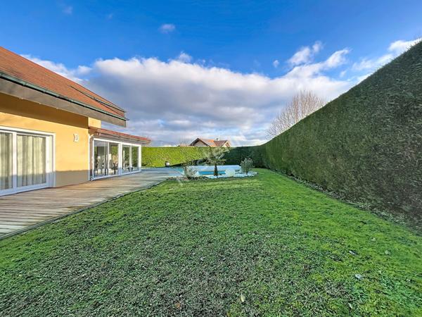 EPAGNY METZ-TESSY _ Charmante maison individuelle de 250,67 m² avec beau jardin et piscine, à vendre