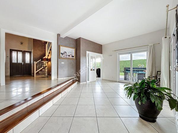 EPAGNY METZ-TESSY _ Charmante maison individuelle de 250,67 m² avec beau jardin et piscine, à vendre