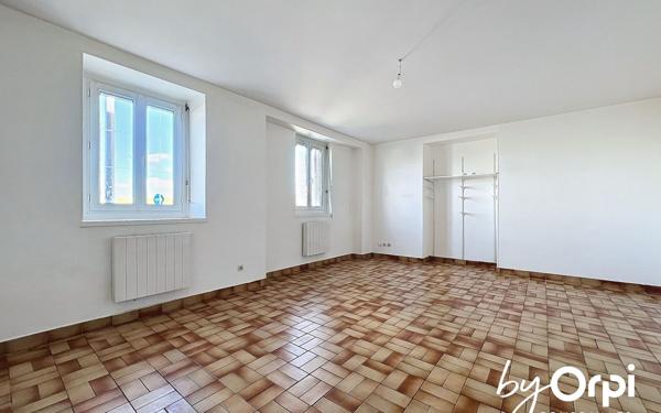 Maison à vendre    8 pièces •  Menat