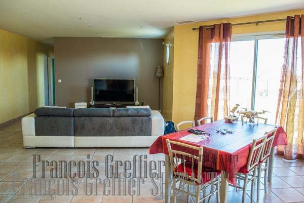 Maison individuelle de chambres