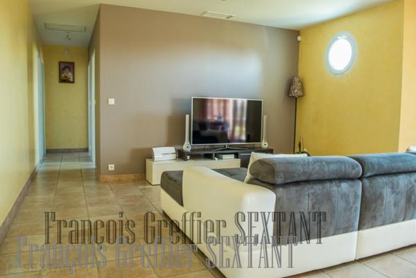 Maison individuelle de chambres