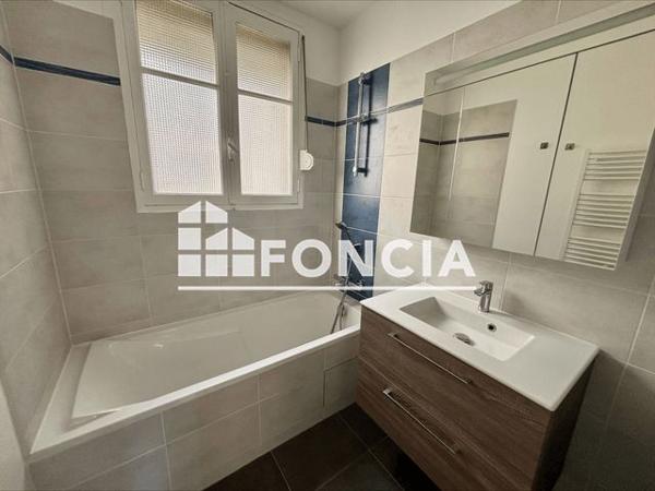 Location Appartement 3 pièces 102 m² - 51/53 RUE DE RENNES Paris 75006