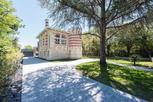 PESSAC – VILLA D’EXCEPTION AU COEUR DU QUARTIER DU CASINO
