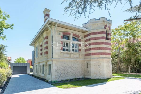 PESSAC – VILLA D’EXCEPTION AU COEUR DU QUARTIER DU CASINO