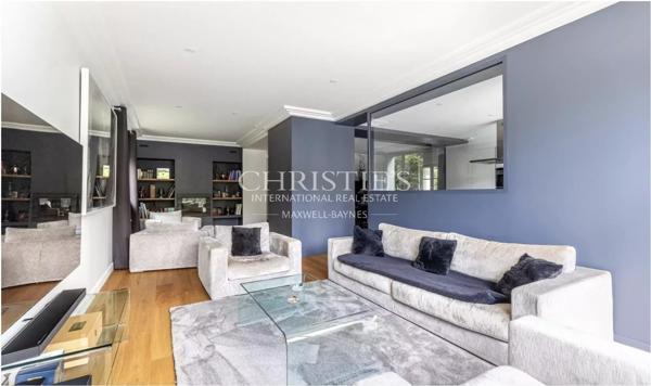 PESSAC – VILLA D’EXCEPTION AU COEUR DU QUARTIER DU CASINO