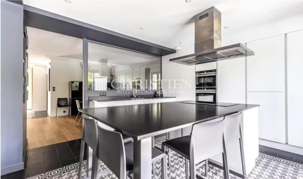 PESSAC – VILLA D’EXCEPTION AU COEUR DU QUARTIER DU CASINO