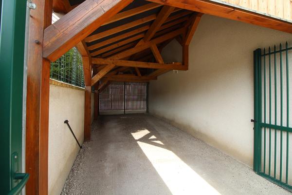 MAISON VINEUIL PROCHE COMMERCES
