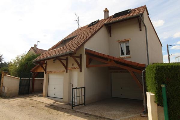MAISON VINEUIL PROCHE COMMERCES