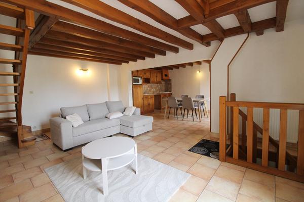 MAISON VINEUIL PROCHE COMMERCES